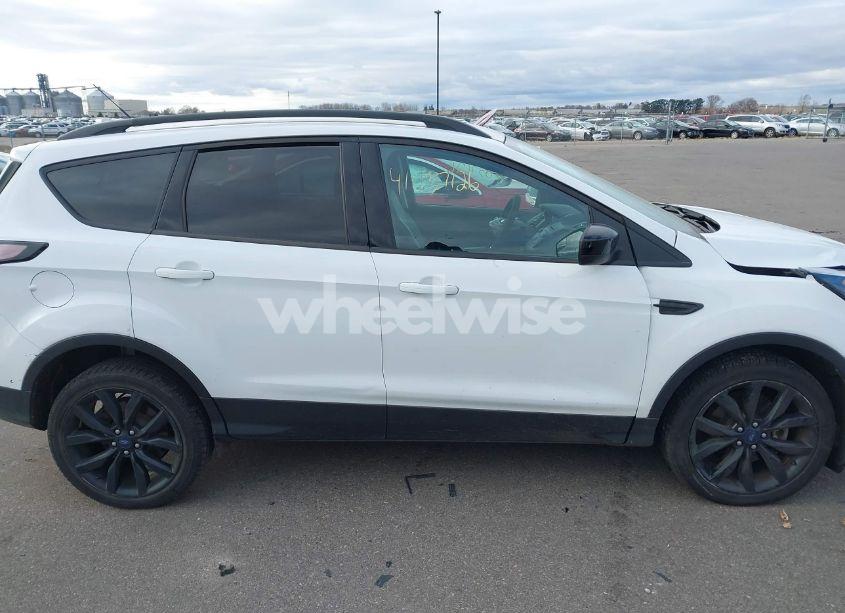 Photo 13 of 2017 Ford Escape SE (VIN 1FMCU9GD8HUB90418)