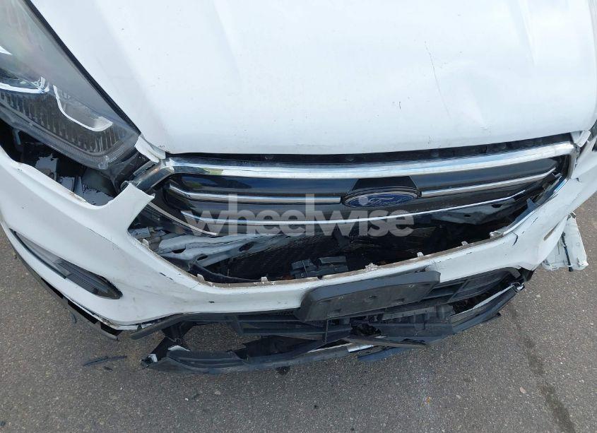 Photo 18 of 2017 Ford Escape SE (VIN 1FMCU9GD8HUB90418)