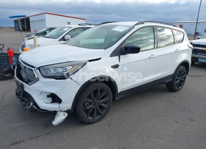 Photo 2 of 2017 Ford Escape SE (VIN 1FMCU9GD8HUB90418)