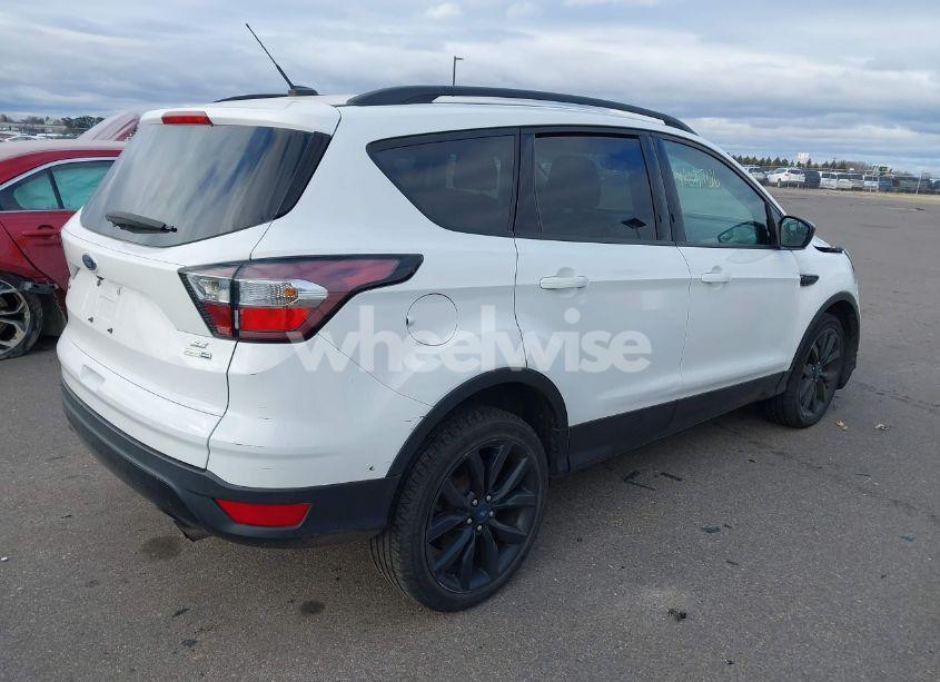 Photo 4 of 2017 Ford Escape SE (VIN 1FMCU9GD8HUB90418)