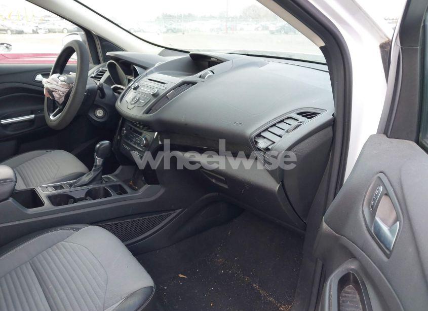 Photo 5 of 2017 Ford Escape SE (VIN 1FMCU9GD8HUB90418)