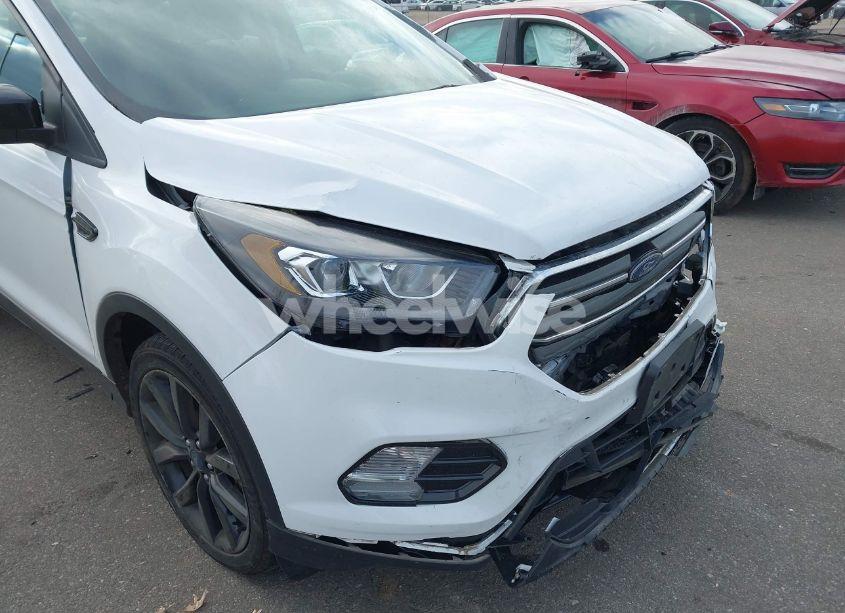 Photo 6 of 2017 Ford Escape SE (VIN 1FMCU9GD8HUB90418)