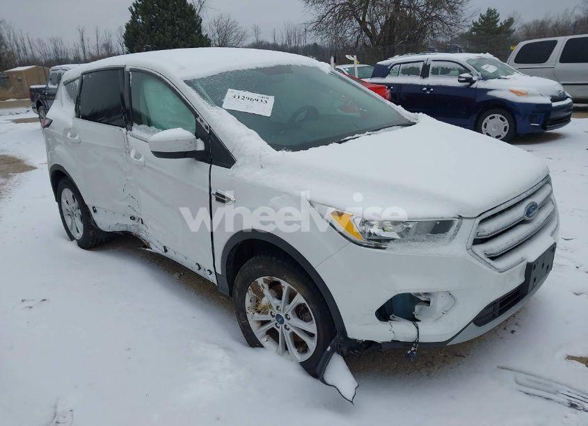 2017 Ford Escape SE (VIN 1FMCU9GD8HUC27645) main photo