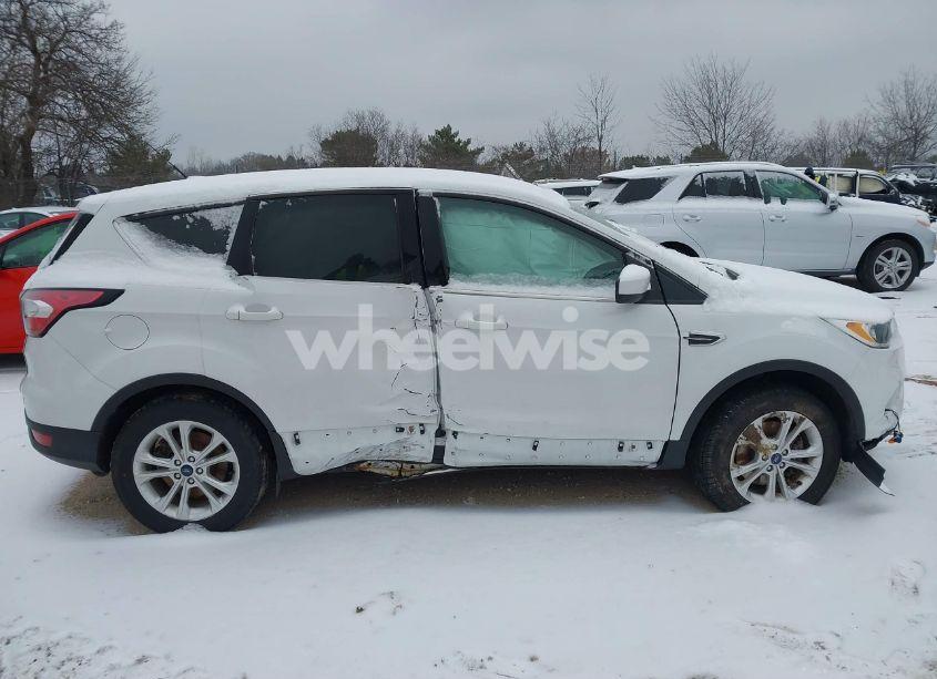 Photo 13 of 2017 Ford Escape SE (VIN 1FMCU9GD8HUC27645)