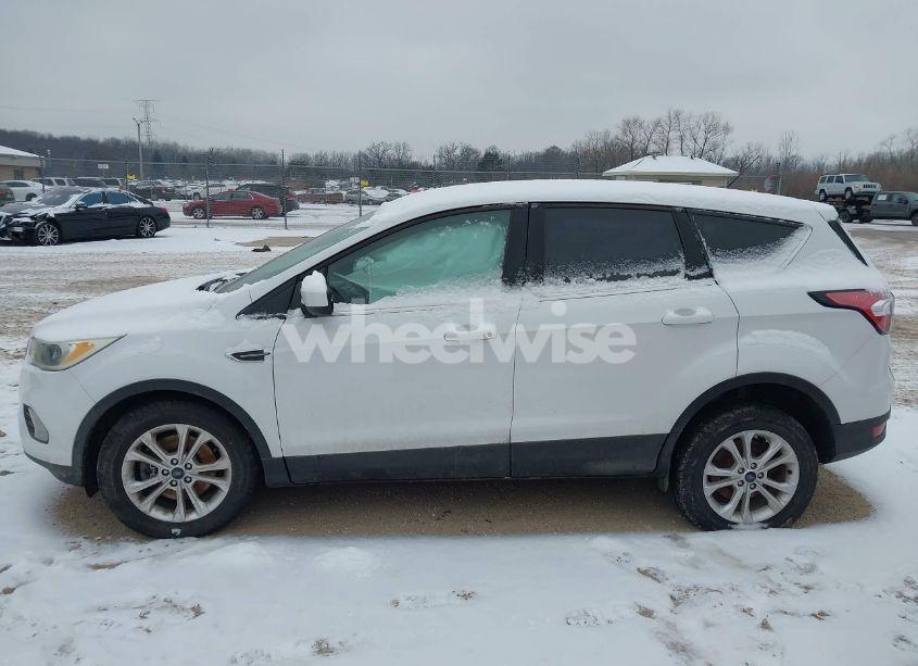 Photo 14 of 2017 Ford Escape SE (VIN 1FMCU9GD8HUC27645)
