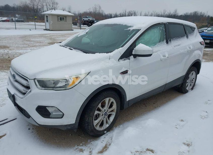Photo 2 of 2017 Ford Escape SE (VIN 1FMCU9GD8HUC27645)