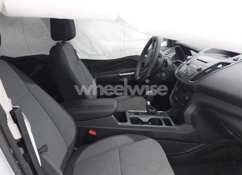 Photo 5 of 2017 Ford Escape SE (VIN 1FMCU9GD8HUC27645)