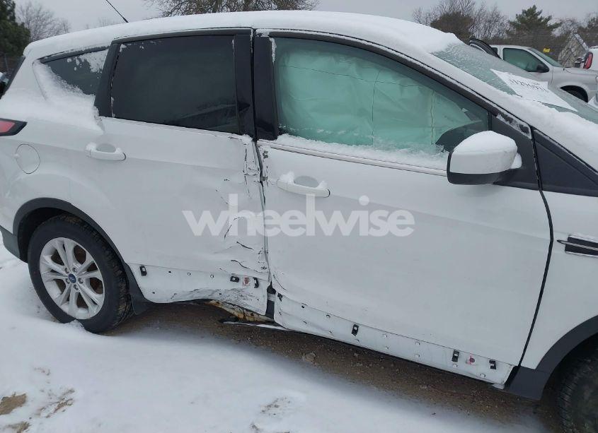 Photo 6 of 2017 Ford Escape SE (VIN 1FMCU9GD8HUC27645)