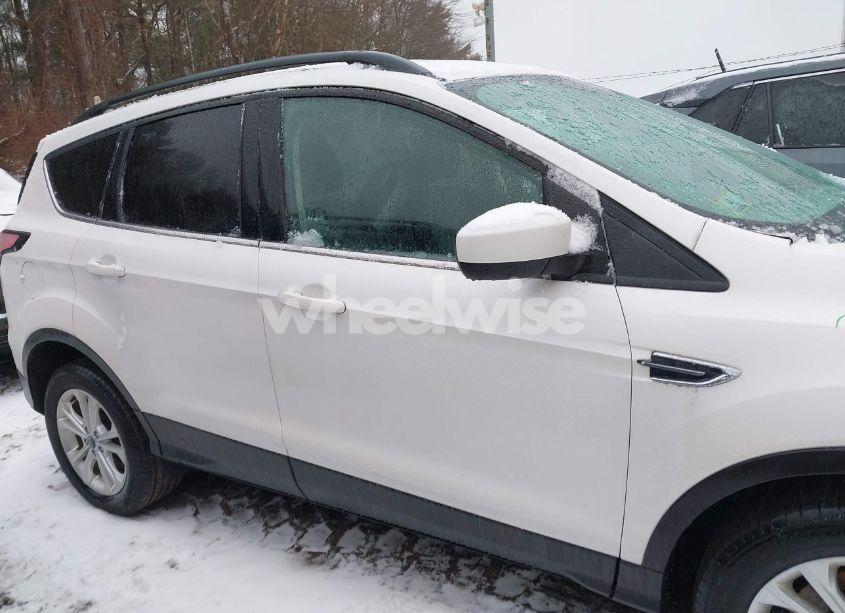 Photo 14 of 2017 Ford Escape SE (VIN 1FMCU9GD8HUC40654)