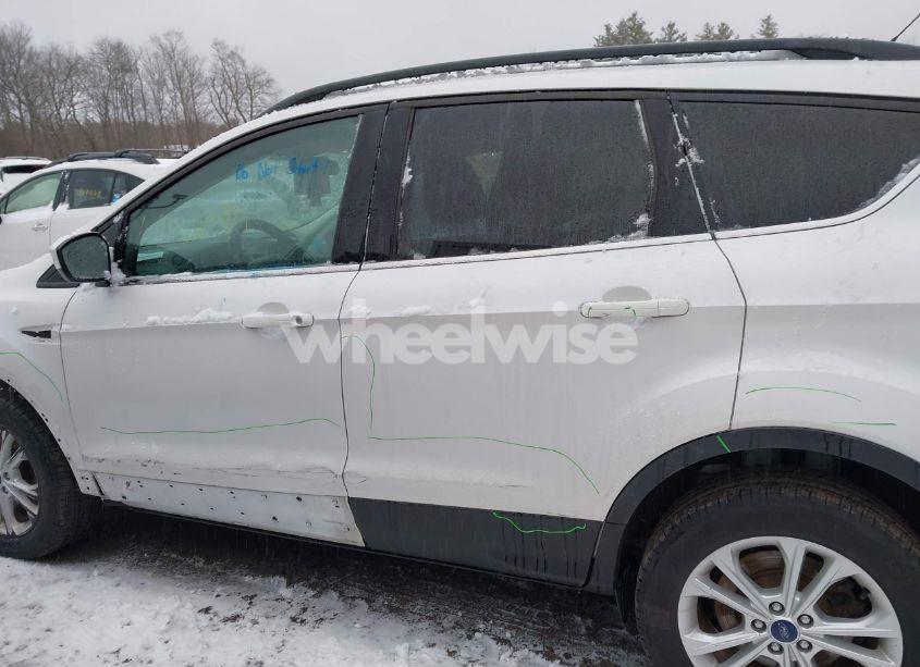 Photo 15 of 2017 Ford Escape SE (VIN 1FMCU9GD8HUC40654)