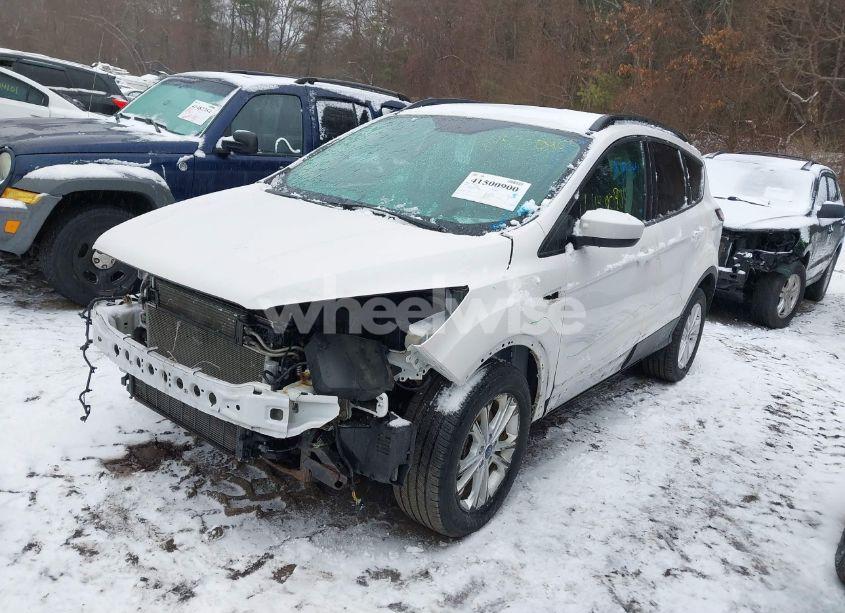 Photo 2 of 2017 Ford Escape SE (VIN 1FMCU9GD8HUC40654)