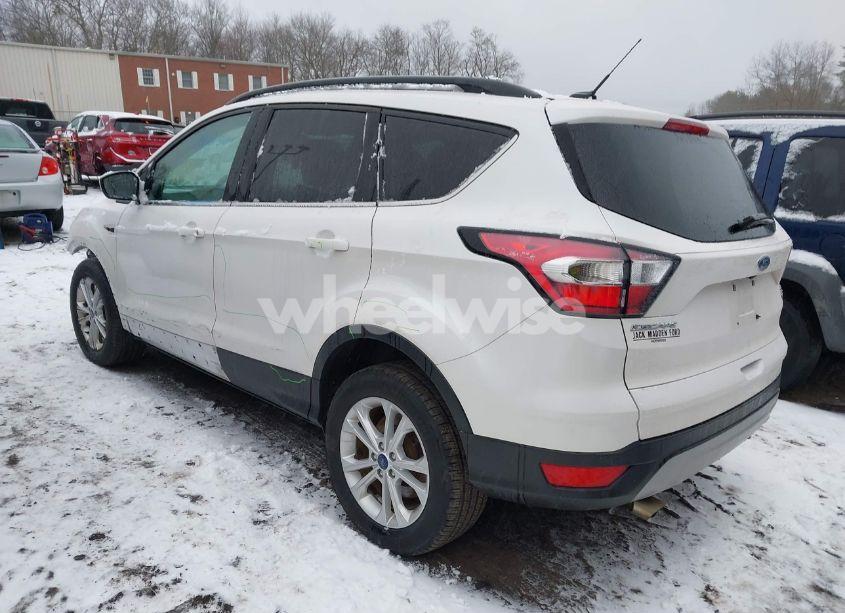 Photo 3 of 2017 Ford Escape SE (VIN 1FMCU9GD8HUC40654)
