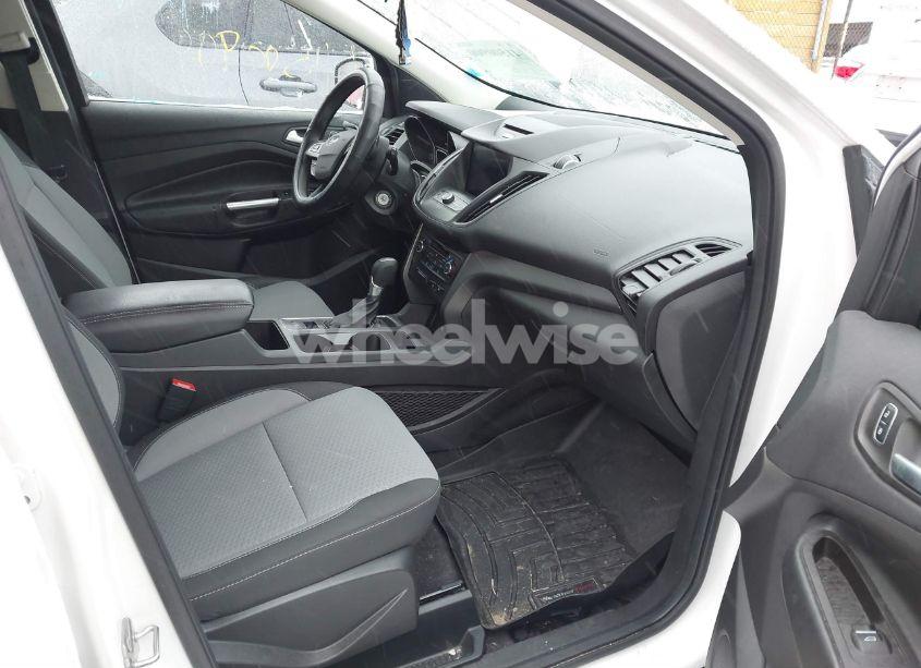 Photo 5 of 2017 Ford Escape SE (VIN 1FMCU9GD8HUC40654)