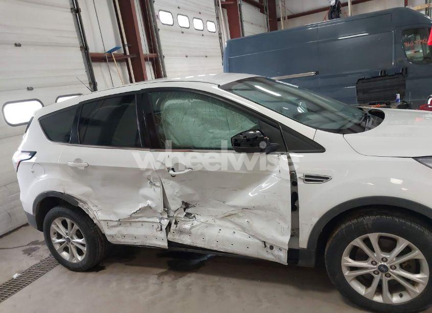 Photo 13 of 2017 Ford Escape SE (VIN 1FMCU9GD8HUC74870)