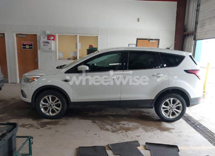 Photo 14 of 2017 Ford Escape SE (VIN 1FMCU9GD8HUC74870)