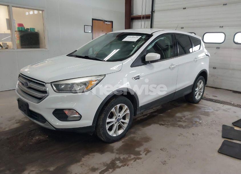 Photo 2 of 2017 Ford Escape SE (VIN 1FMCU9GD8HUC74870)