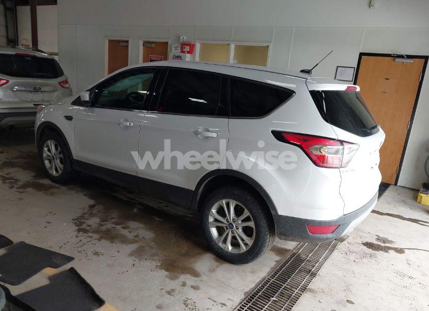 Photo 3 of 2017 Ford Escape SE (VIN 1FMCU9GD8HUC74870)