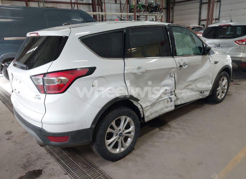 Photo 4 of 2017 Ford Escape SE (VIN 1FMCU9GD8HUC74870)