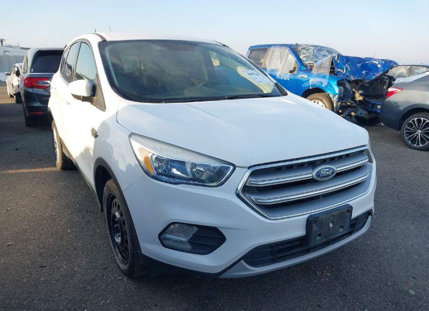 2017 Ford Escape SE (VIN 1FMCU9GD8HUC98666) main photo