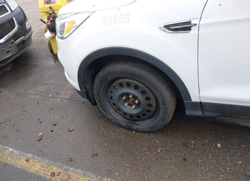 Photo 18 of 2017 Ford Escape SE (VIN 1FMCU9GD8HUC98666)