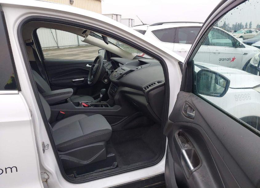 Photo 5 of 2017 Ford Escape SE (VIN 1FMCU9GD8HUC98666)