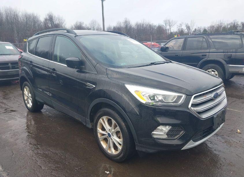 2017 Ford Escape SE (VIN 1FMCU9GD8HUD02568) main photo