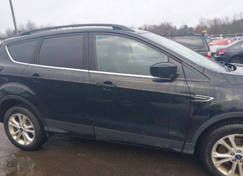 Photo 13 of 2017 Ford Escape SE (VIN 1FMCU9GD8HUD02568)