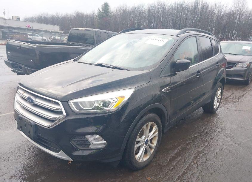 Photo 2 of 2017 Ford Escape SE (VIN 1FMCU9GD8HUD02568)