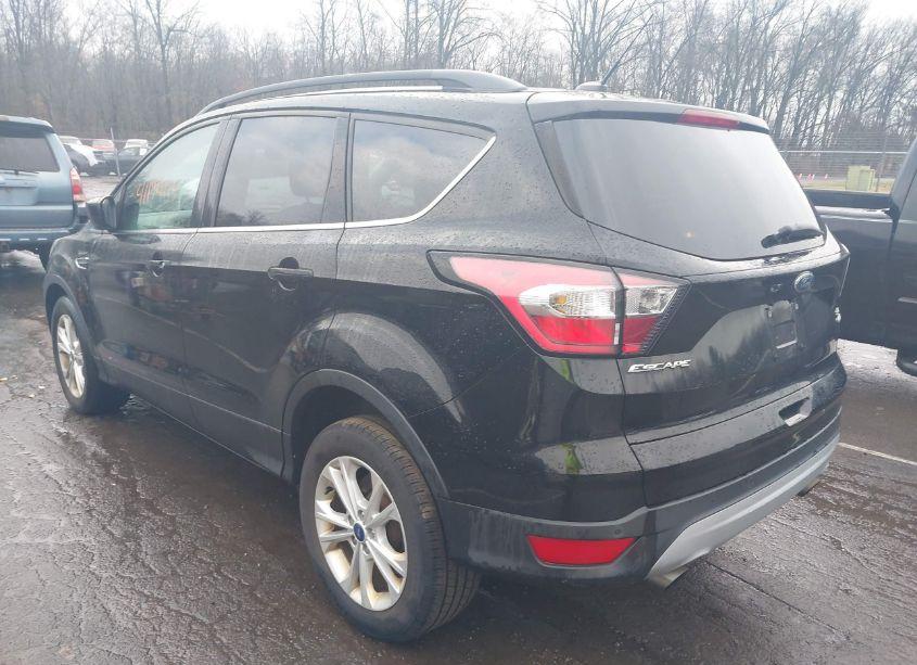 Photo 3 of 2017 Ford Escape SE (VIN 1FMCU9GD8HUD02568)