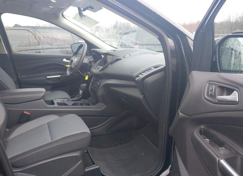 Photo 5 of 2017 Ford Escape SE (VIN 1FMCU9GD8HUD02568)