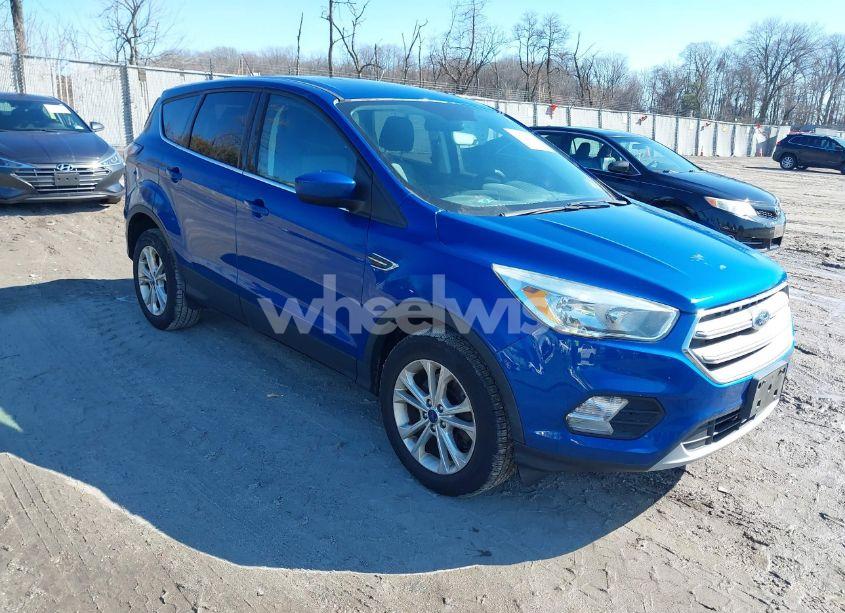 2017 Ford Escape SE (VIN 1FMCU9GD8HUD80963) main photo