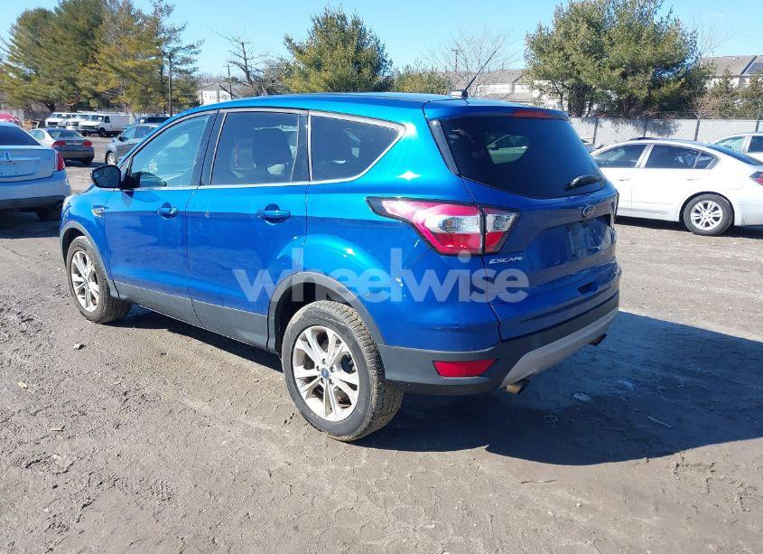 Photo 3 of 2017 Ford Escape SE (VIN 1FMCU9GD8HUD80963)