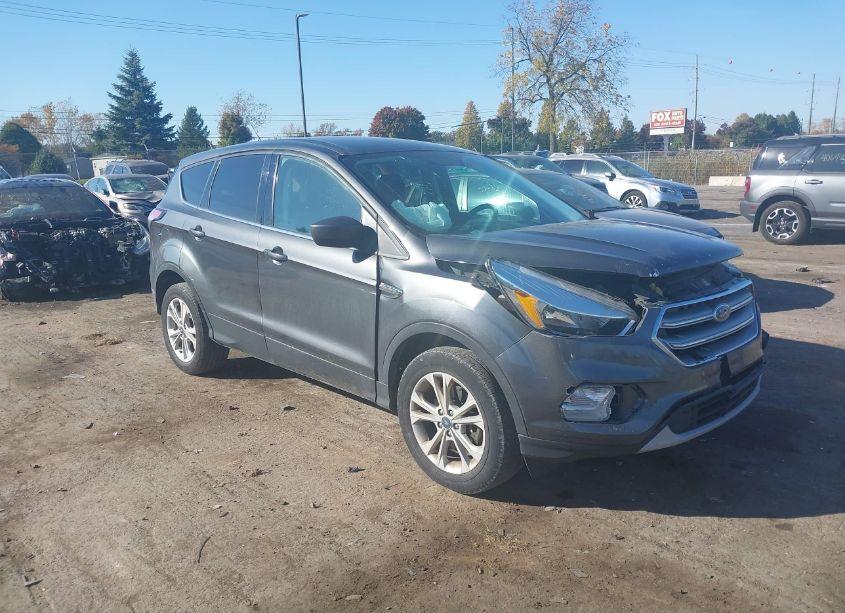 2017 Ford Escape SE (VIN 1FMCU9GD8HUE61350) main photo