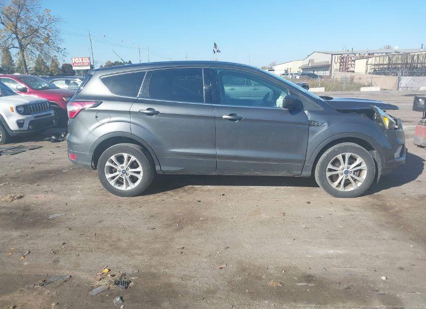 Photo 13 of 2017 Ford Escape SE (VIN 1FMCU9GD8HUE61350)