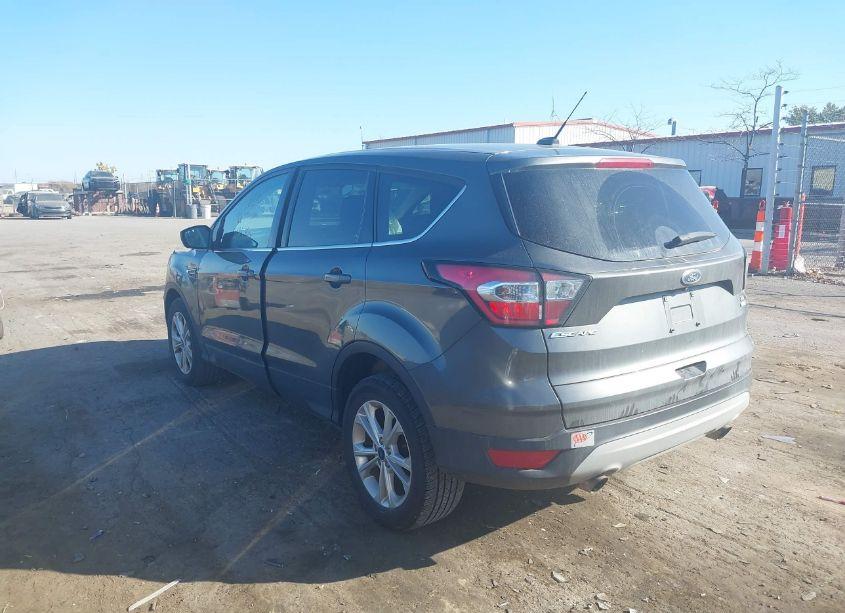 Photo 3 of 2017 Ford Escape SE (VIN 1FMCU9GD8HUE61350)