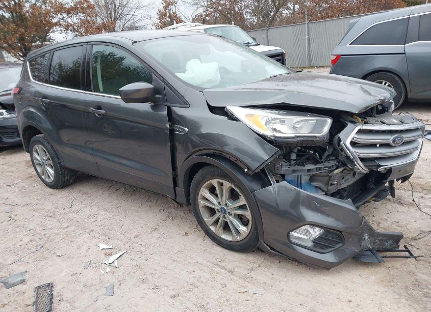2017 Ford Escape SE (VIN 1FMCU9GD8HUE75894) main photo
