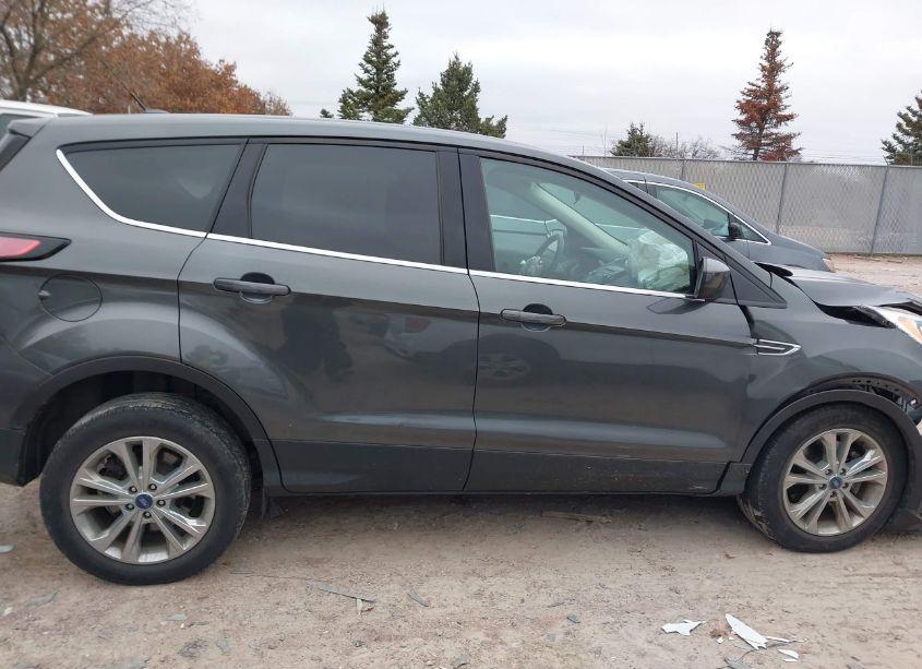 Photo 13 of 2017 Ford Escape SE (VIN 1FMCU9GD8HUE75894)