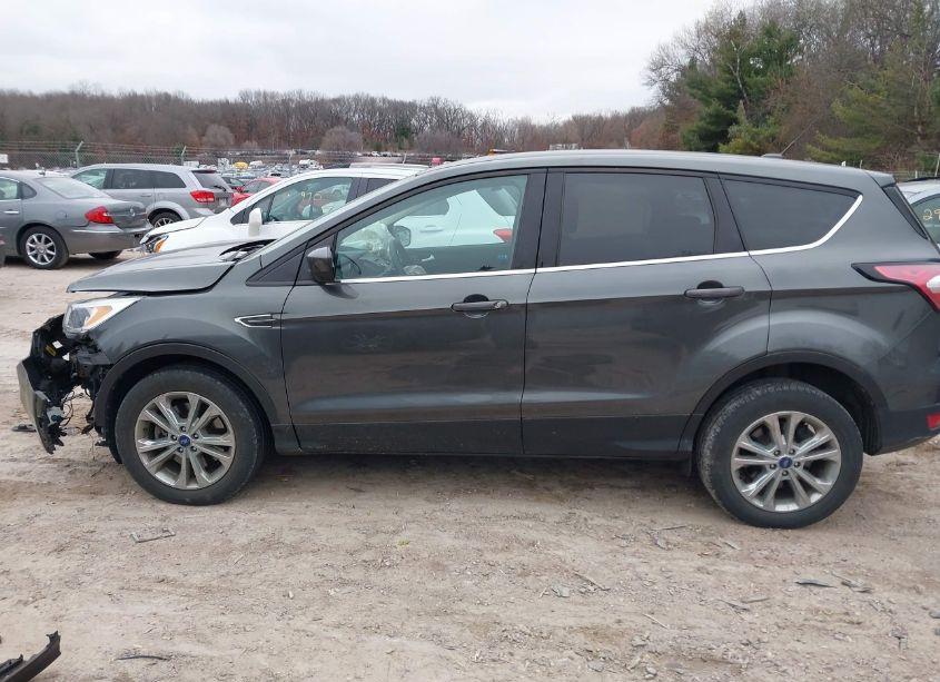 Photo 14 of 2017 Ford Escape SE (VIN 1FMCU9GD8HUE75894)