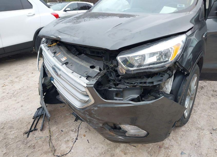 Photo 6 of 2017 Ford Escape SE (VIN 1FMCU9GD8HUE75894)