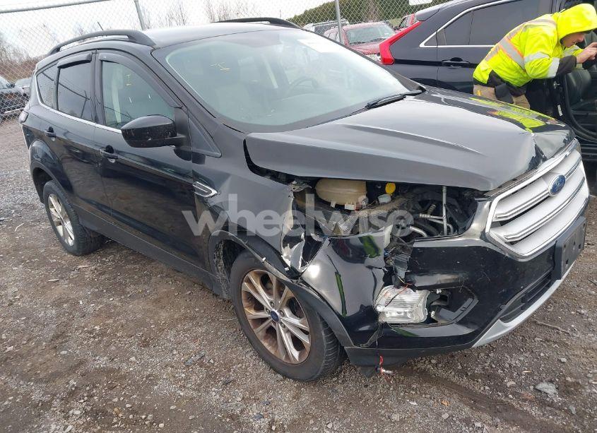 2018 Ford Escape SE (VIN 1FMCU9GD8JUA01367) main photo