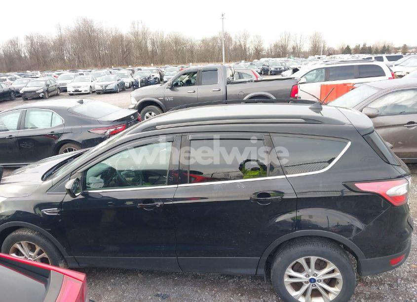 Photo 15 of 2018 Ford Escape SE (VIN 1FMCU9GD8JUA01367)