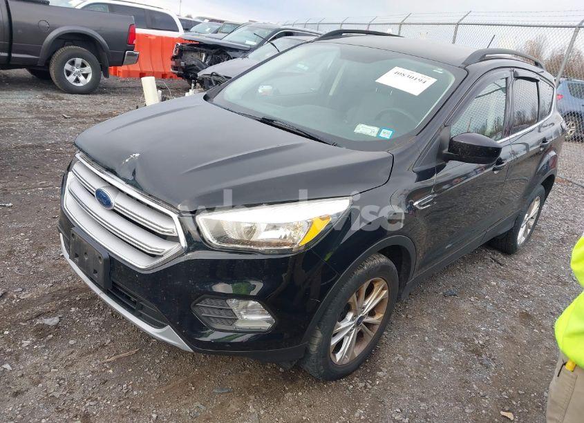Photo 2 of 2018 Ford Escape SE (VIN 1FMCU9GD8JUA01367)
