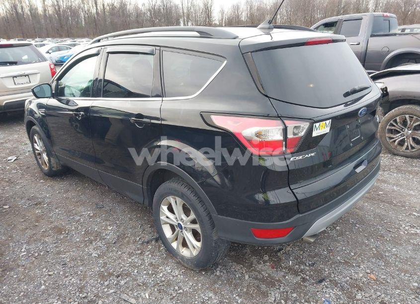 Photo 3 of 2018 Ford Escape SE (VIN 1FMCU9GD8JUA01367)