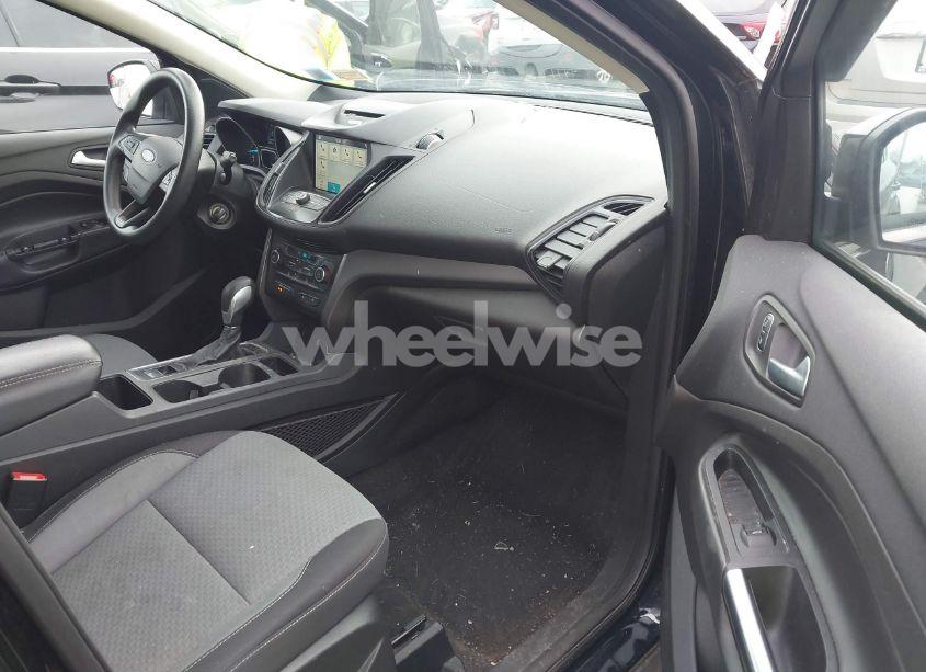 Photo 5 of 2018 Ford Escape SE (VIN 1FMCU9GD8JUA01367)