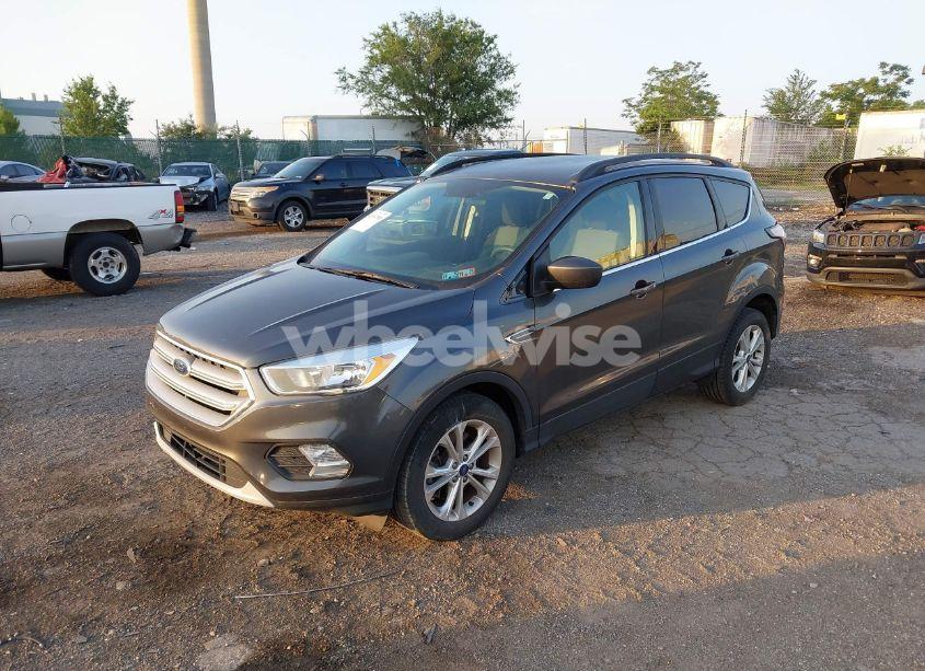 Photo 2 of 2018 Ford Escape SE (VIN 1FMCU9GD8JUA15916)