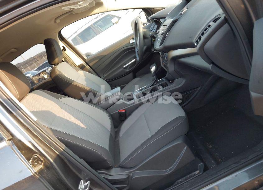 Photo 5 of 2018 Ford Escape SE (VIN 1FMCU9GD8JUA15916)