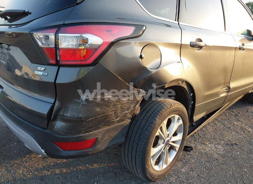 Photo 6 of 2018 Ford Escape SE (VIN 1FMCU9GD8JUA15916)