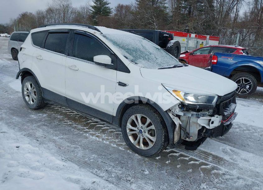 2018 Ford Escape SE (VIN 1FMCU9GD8JUA39519) main photo