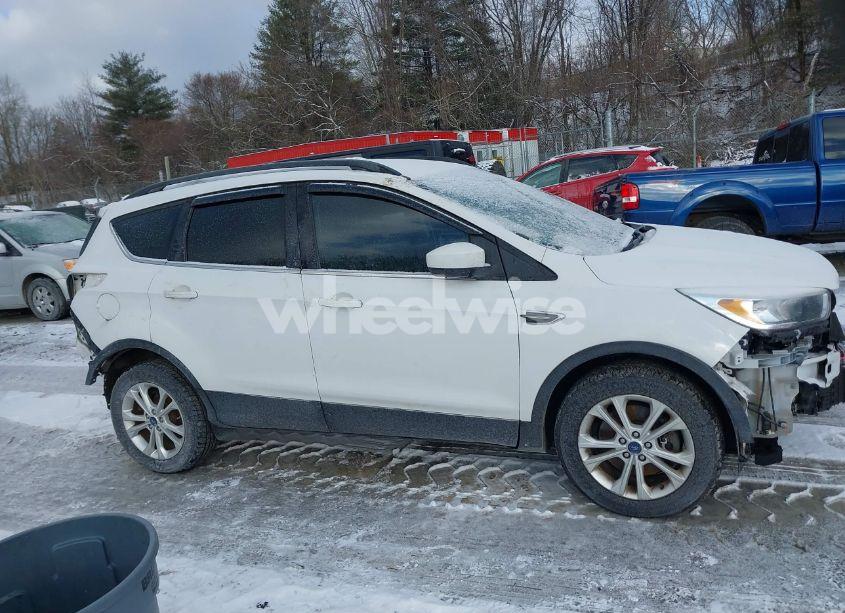 Photo 13 of 2018 Ford Escape SE (VIN 1FMCU9GD8JUA39519)