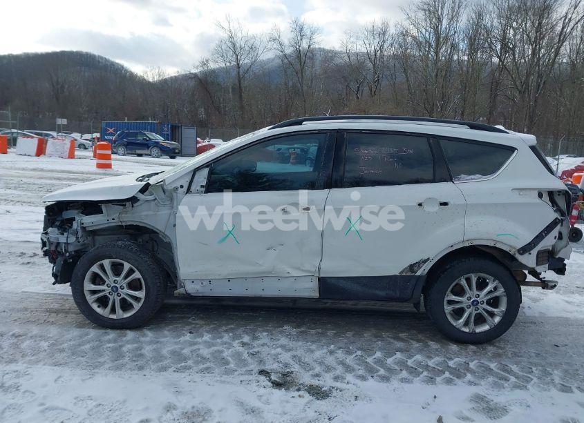 Photo 14 of 2018 Ford Escape SE (VIN 1FMCU9GD8JUA39519)